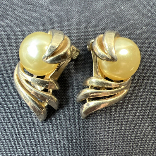 Vintage Reja Pearl White Clip On Earrings - 1" x 3/4" SIGNED