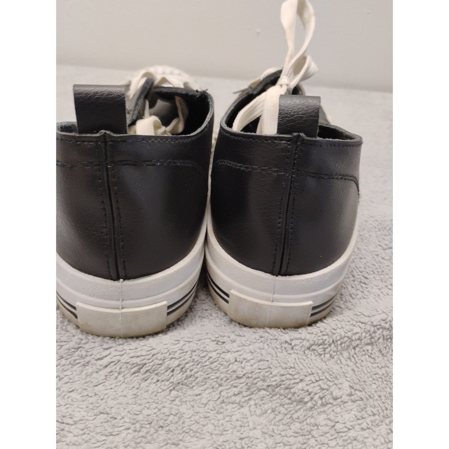 Weeboo Shoes Size 8.5