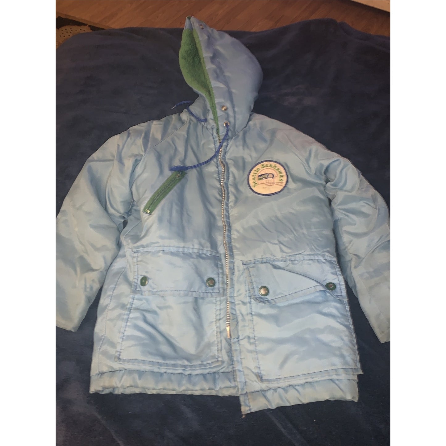 Seahawks Size 8 NFL Girls Childrens Jacket Blue (VMA Floor)