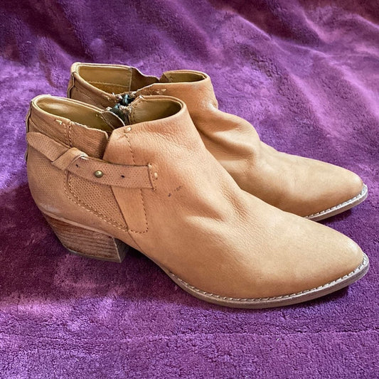 Dolce Vita Tan Leather Ankle Boots with Tassel Zipper Pull