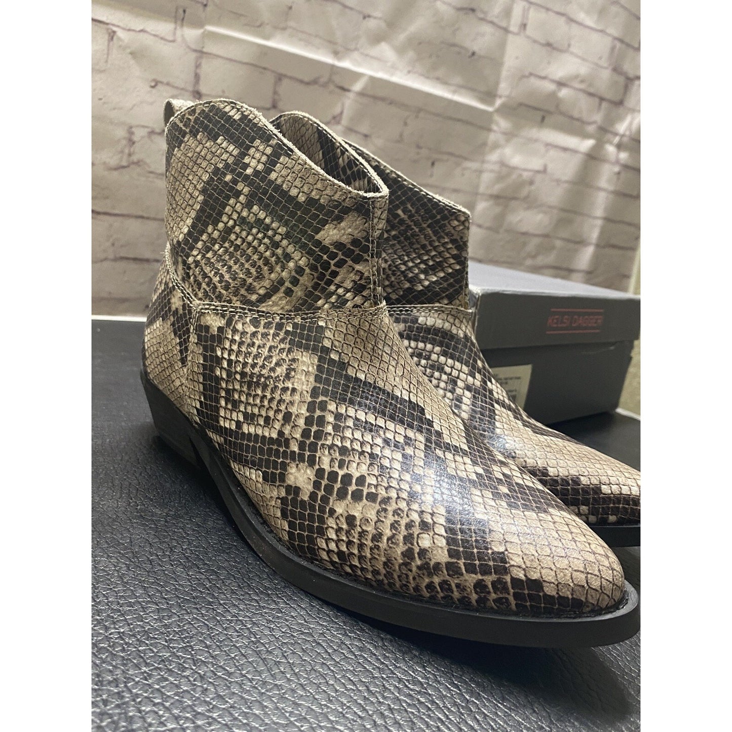 Kelsi Dagger Fantasy Snake Danice 8M Womens Boots