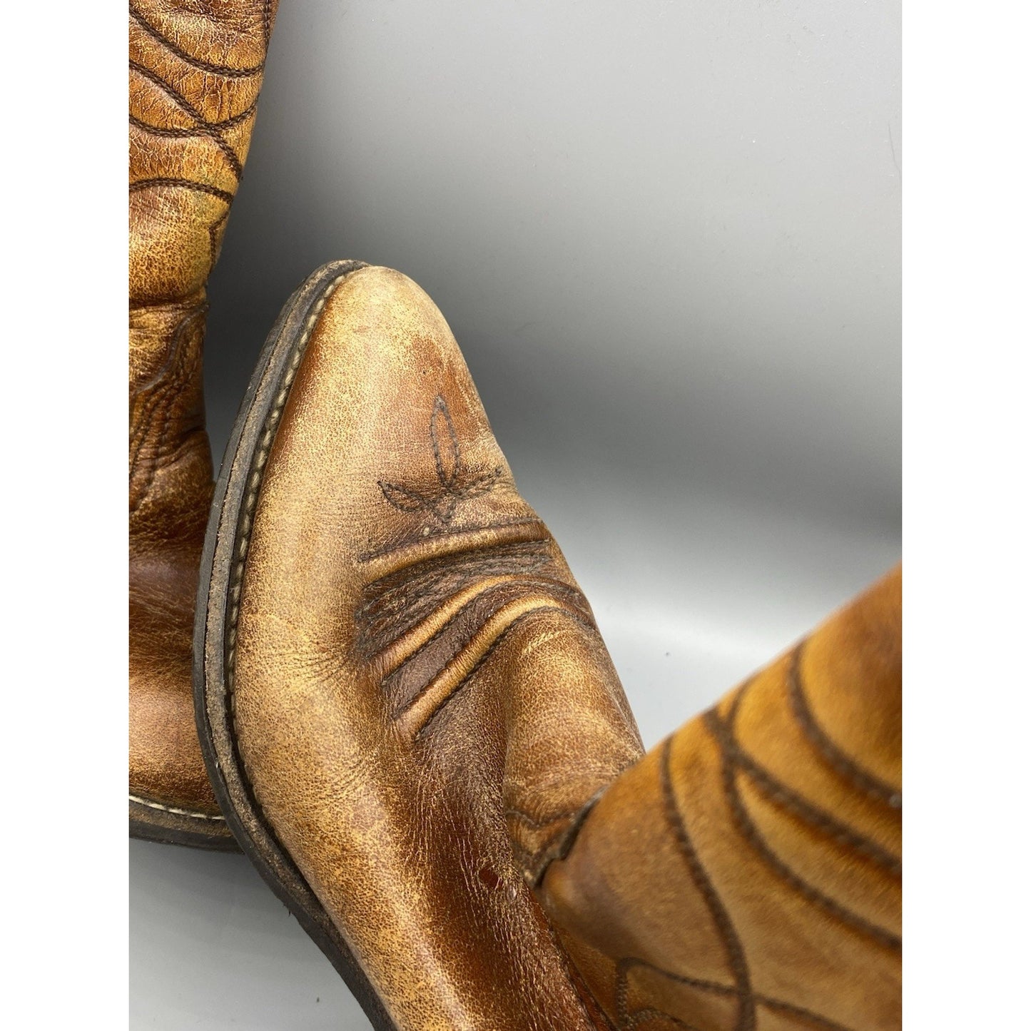 Vintage Durango 7330 SZ 6M Distressed Cowboy Boots