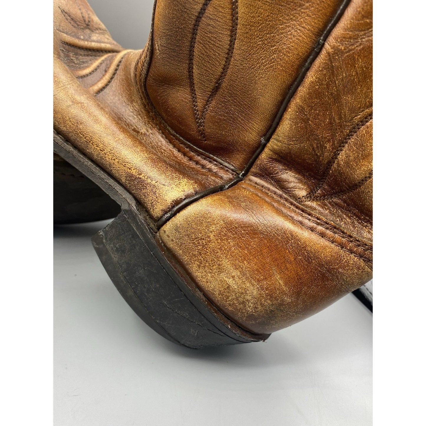 Vintage Durango 7330 SZ 6M Distressed Cowboy Boots