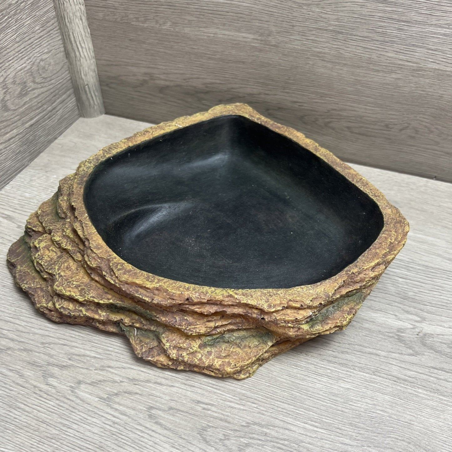 Thrive Habitat Decor Reptile Bowl NEW xl