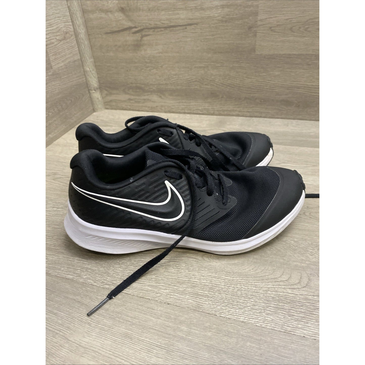 Nike Black Star Runner Black and White Running Shoes 4Y