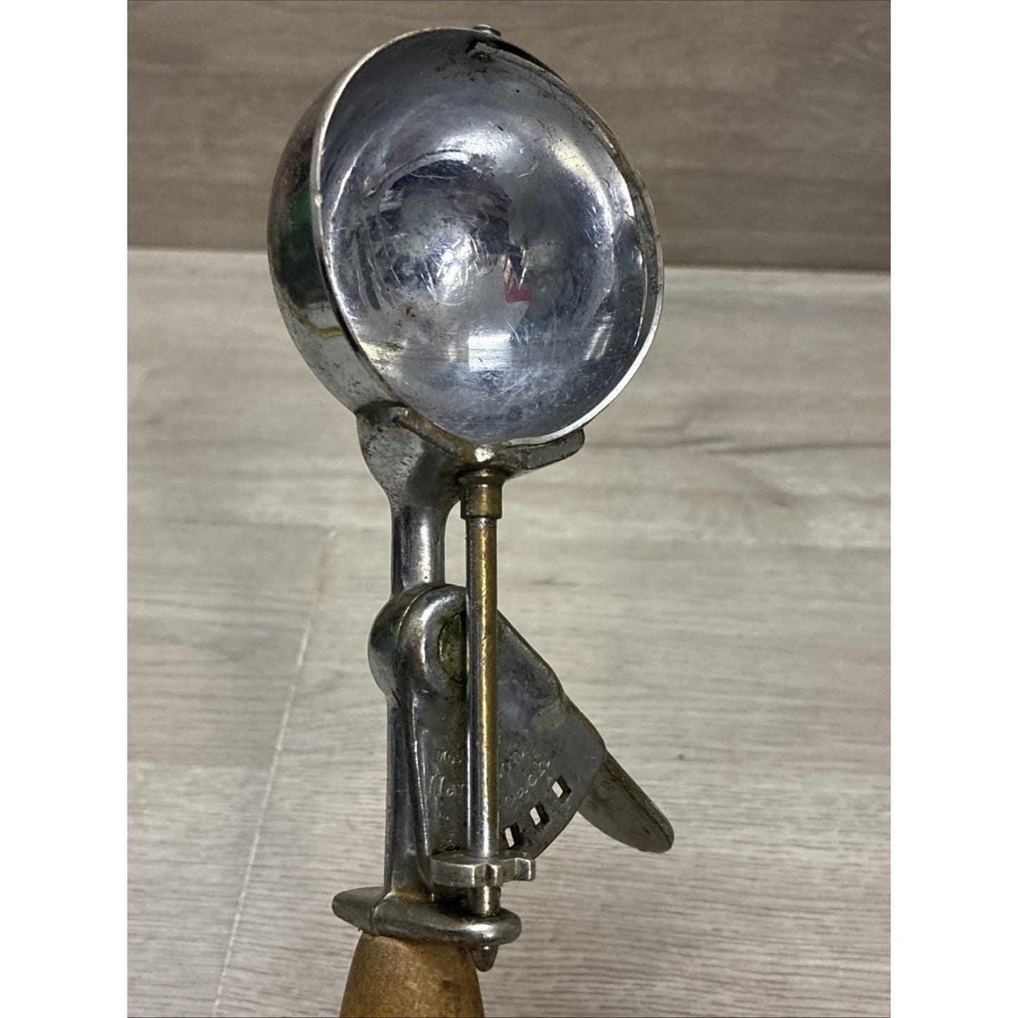 VINTAGE HAMILTON BEACH MODEL 40 ICE CREAM SCOOP
