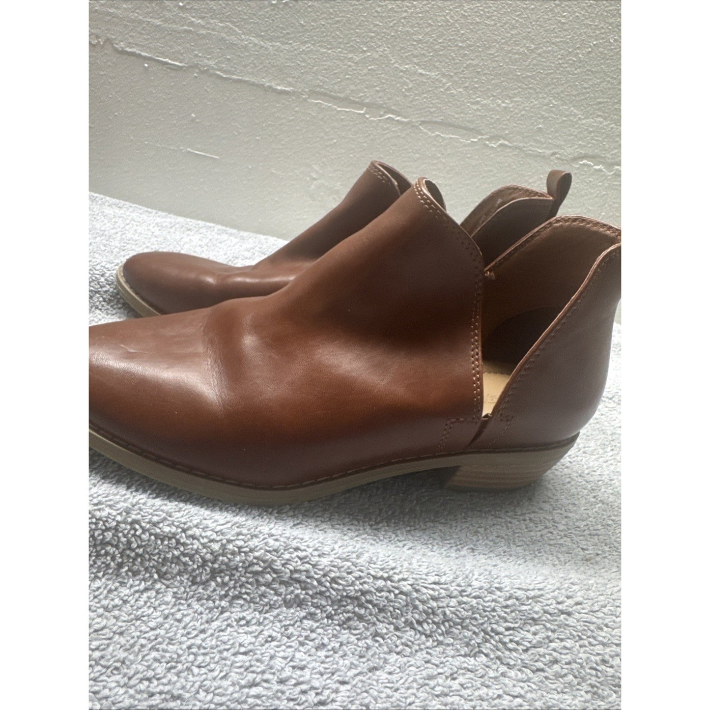 Universal Thread Nora Cut Out Ankle Bootie With Memory Foam Brown Size 6 1/2