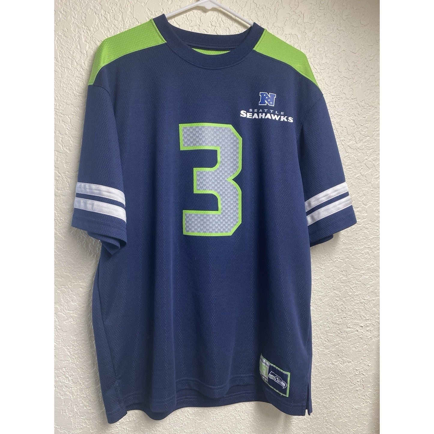 RUSSELL WILSON #3 SEATTLE SEAHAWKS Majestic Mens NFL Jersey Shirt Size LG