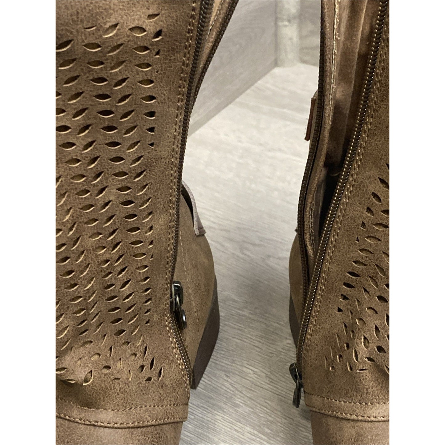 Blowfish Booties Size 7 Tan w Brown Straps & Side Zip Heels Comfort Souls