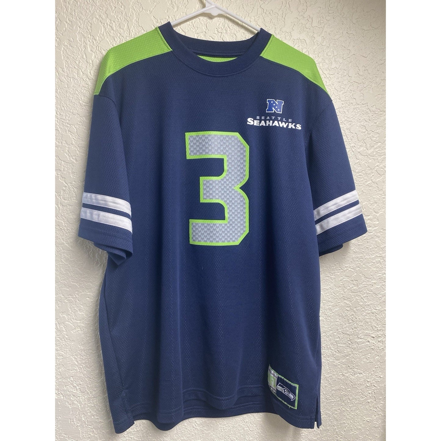 RUSSELL WILSON #3 SEATTLE SEAHAWKS Majestic Mens NFL Jersey Shirt Size LG