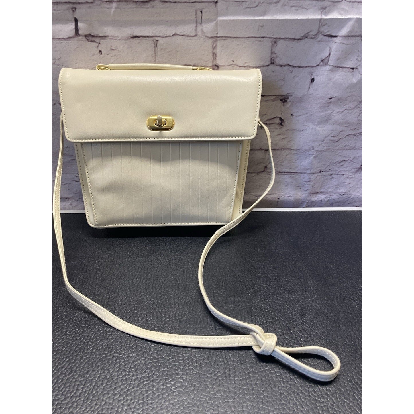 Marco Avane Purse Thin Crossbody Closure Handbag