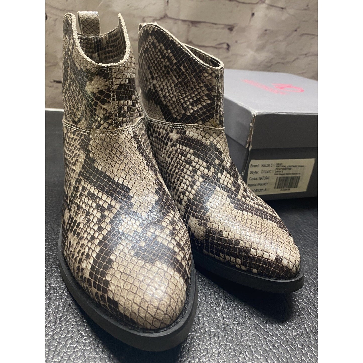 Kelsi Dagger Fantasy Snake Danice 8M Womens Boots
