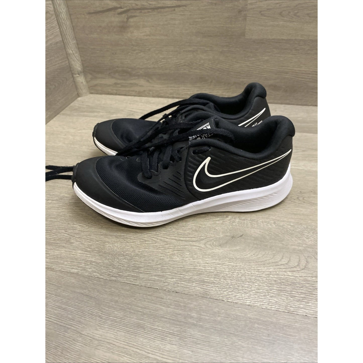 Nike Black Star Runner Black and White Running Shoes 4Y