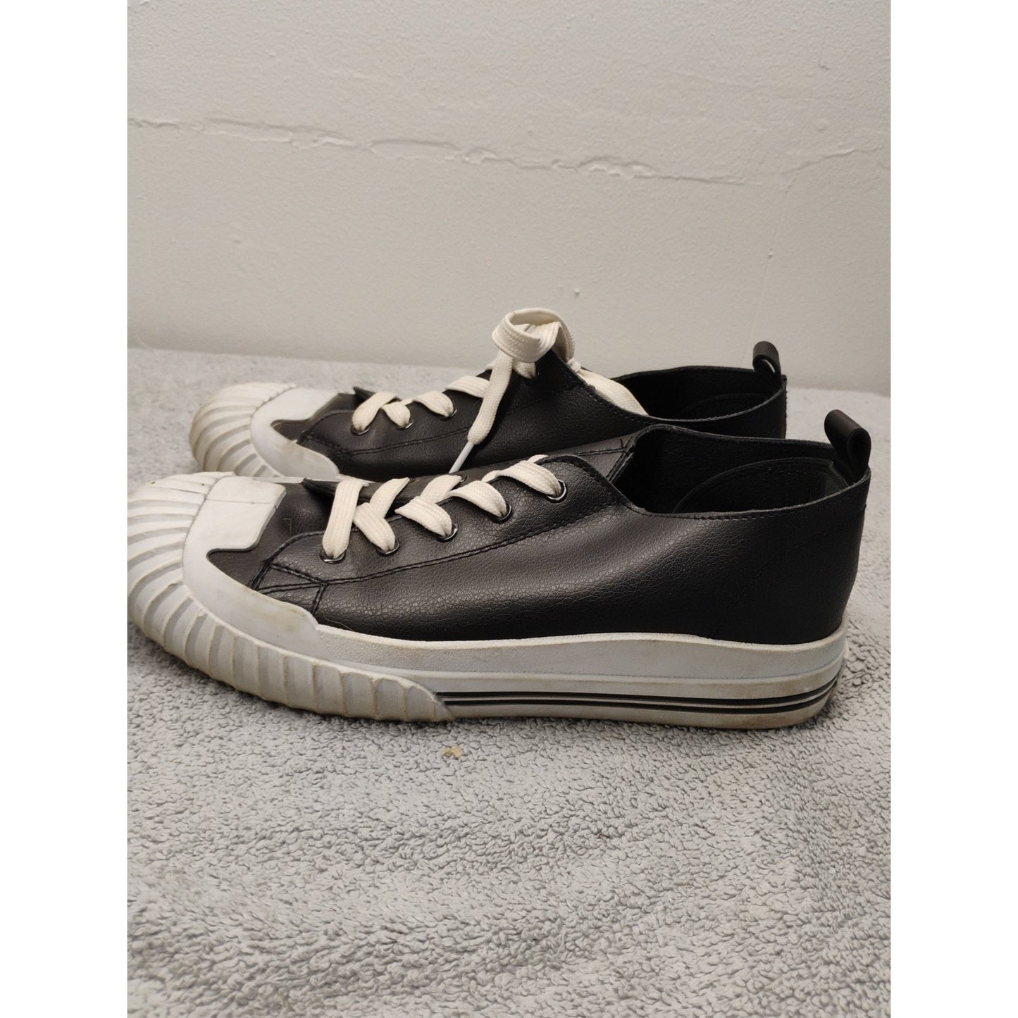 Weeboo Shoes Size 8.5