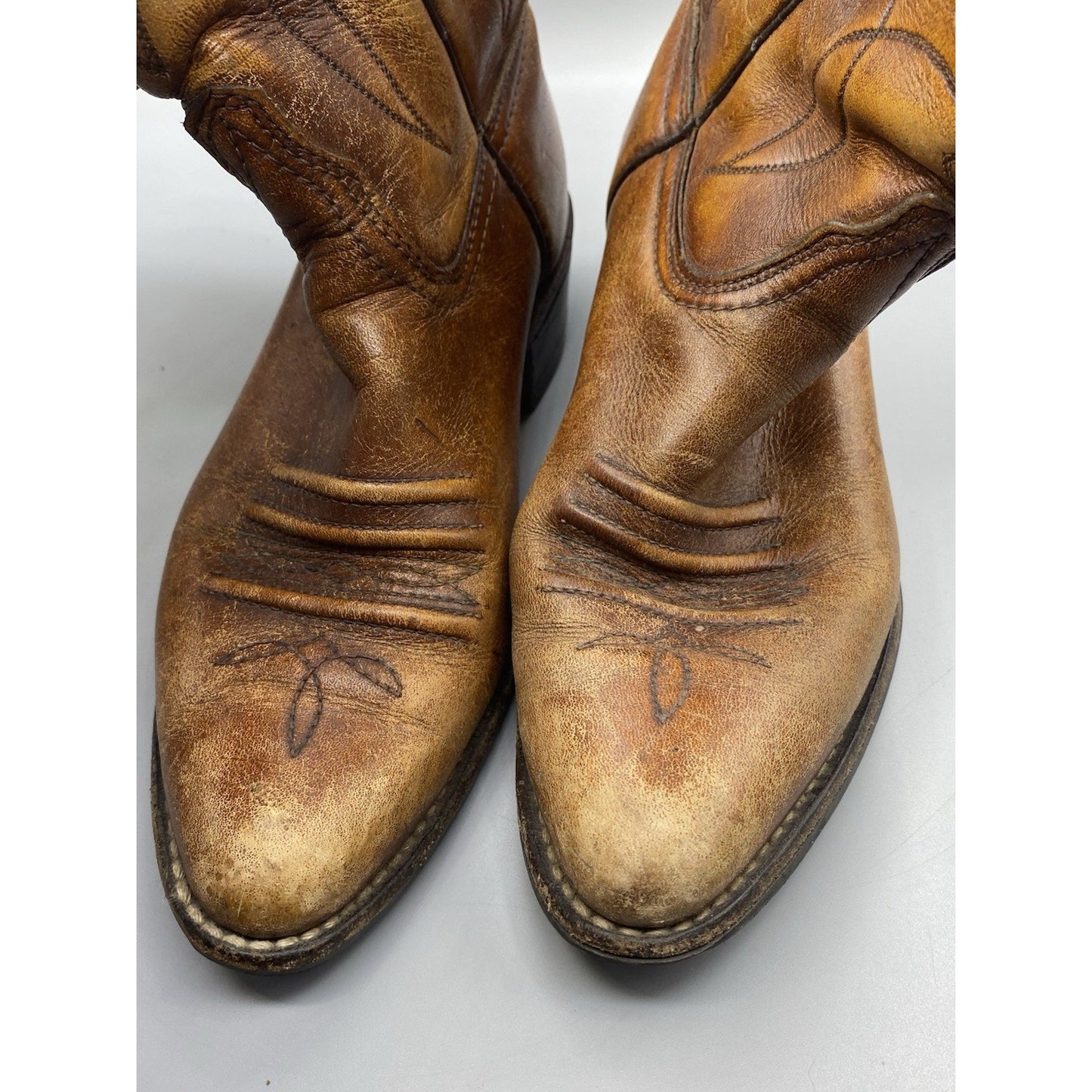 Vintage Durango 7330 SZ 6M Distressed Cowboy Boots