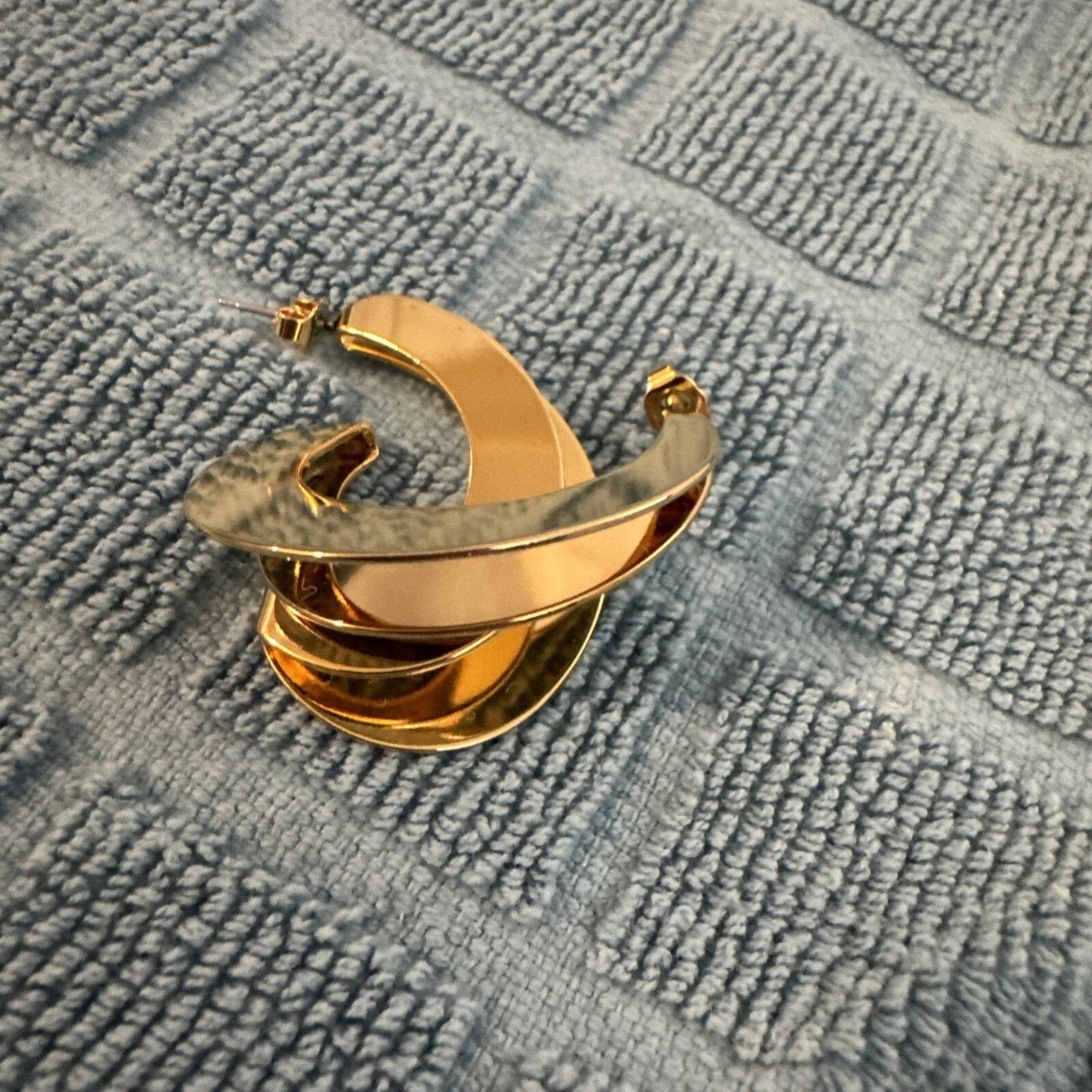 Vintage 1990s Avon Folded Hoop Crescent Gold Tone Pierced Earrings