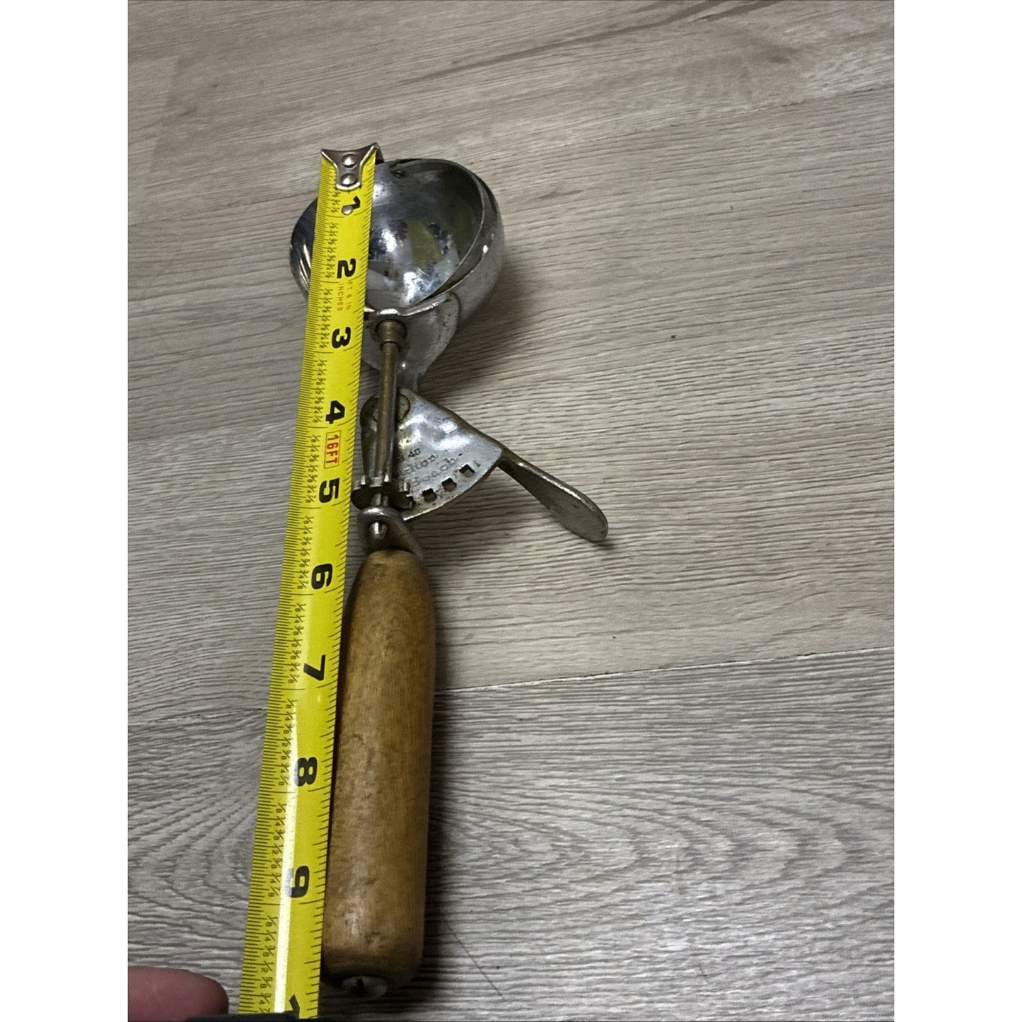 VINTAGE HAMILTON BEACH MODEL 40 ICE CREAM SCOOP