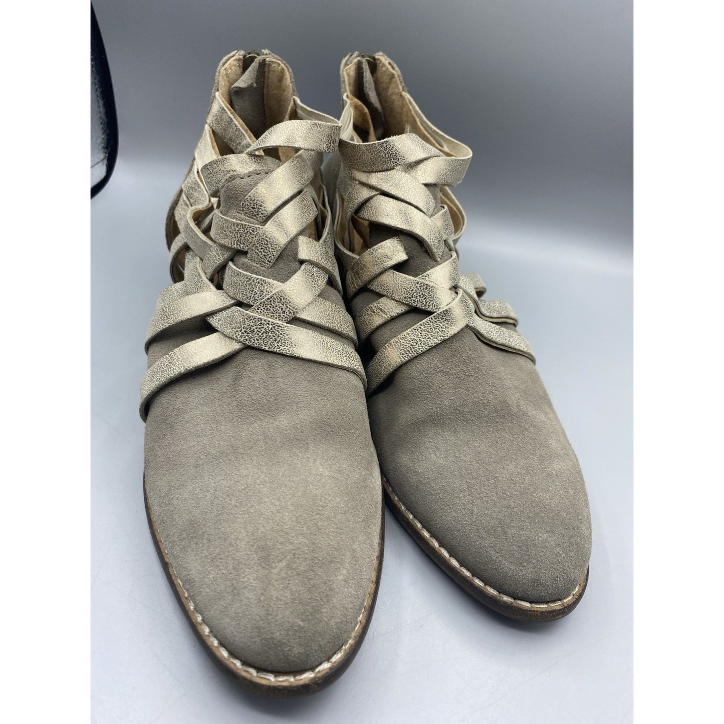 Seychelles So Blue Bootie (Taupe Suede/Platinum) Women's Boots, SZ 7