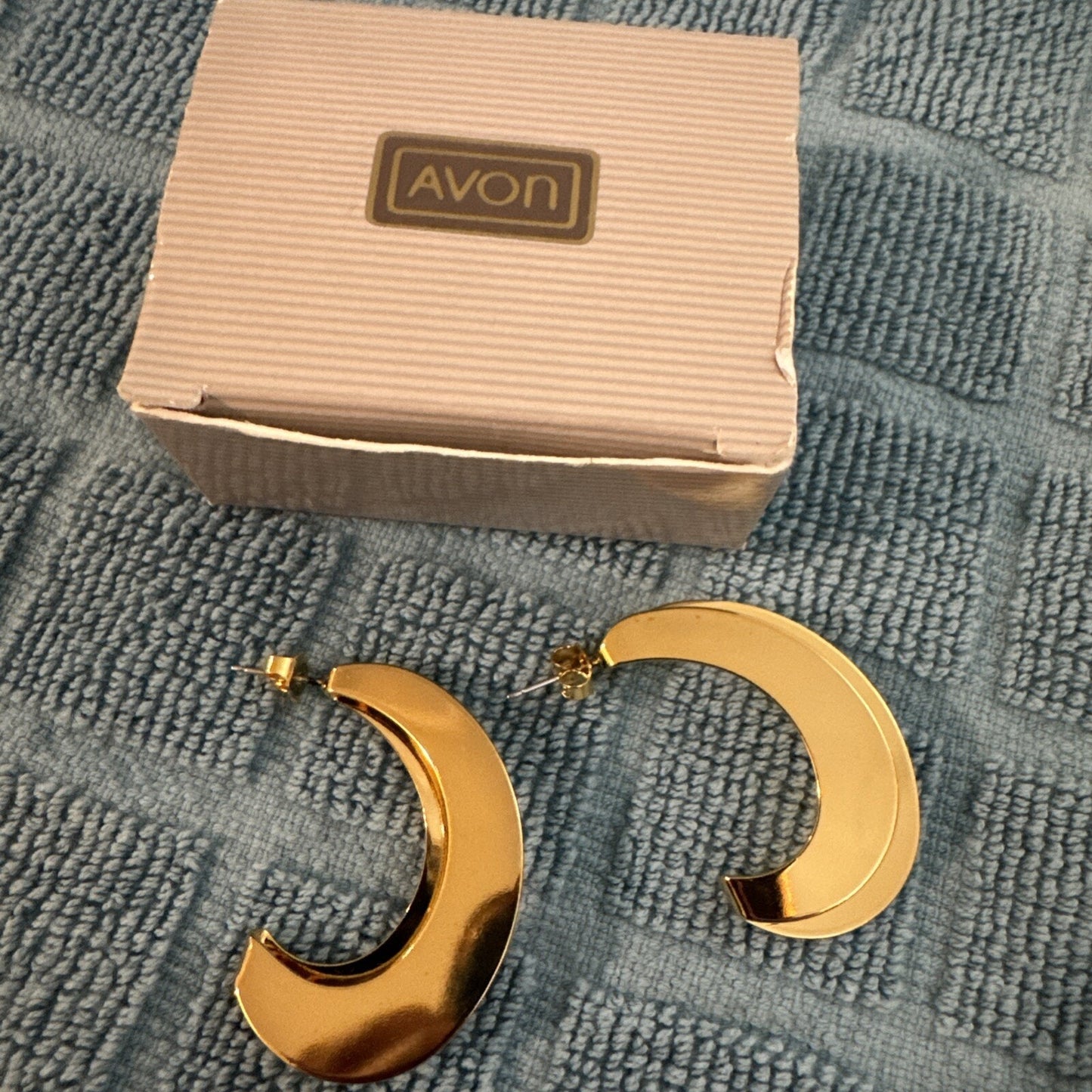 Vintage 1990s Avon Folded Hoop Crescent Gold Tone Pierced Earrings
