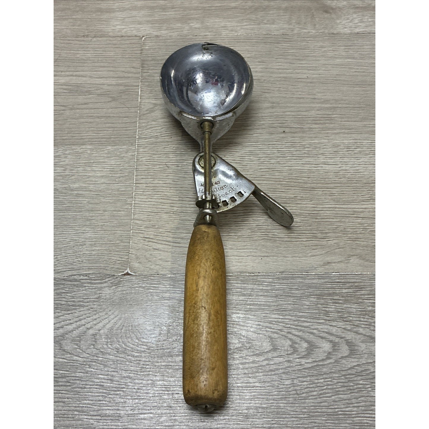 VINTAGE HAMILTON BEACH MODEL 40 ICE CREAM SCOOP