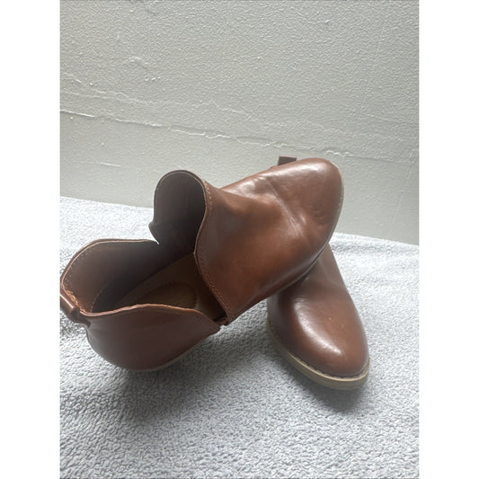 Universal Thread Nora Cut Out Ankle Bootie With Memory Foam Brown Size 6 1/2
