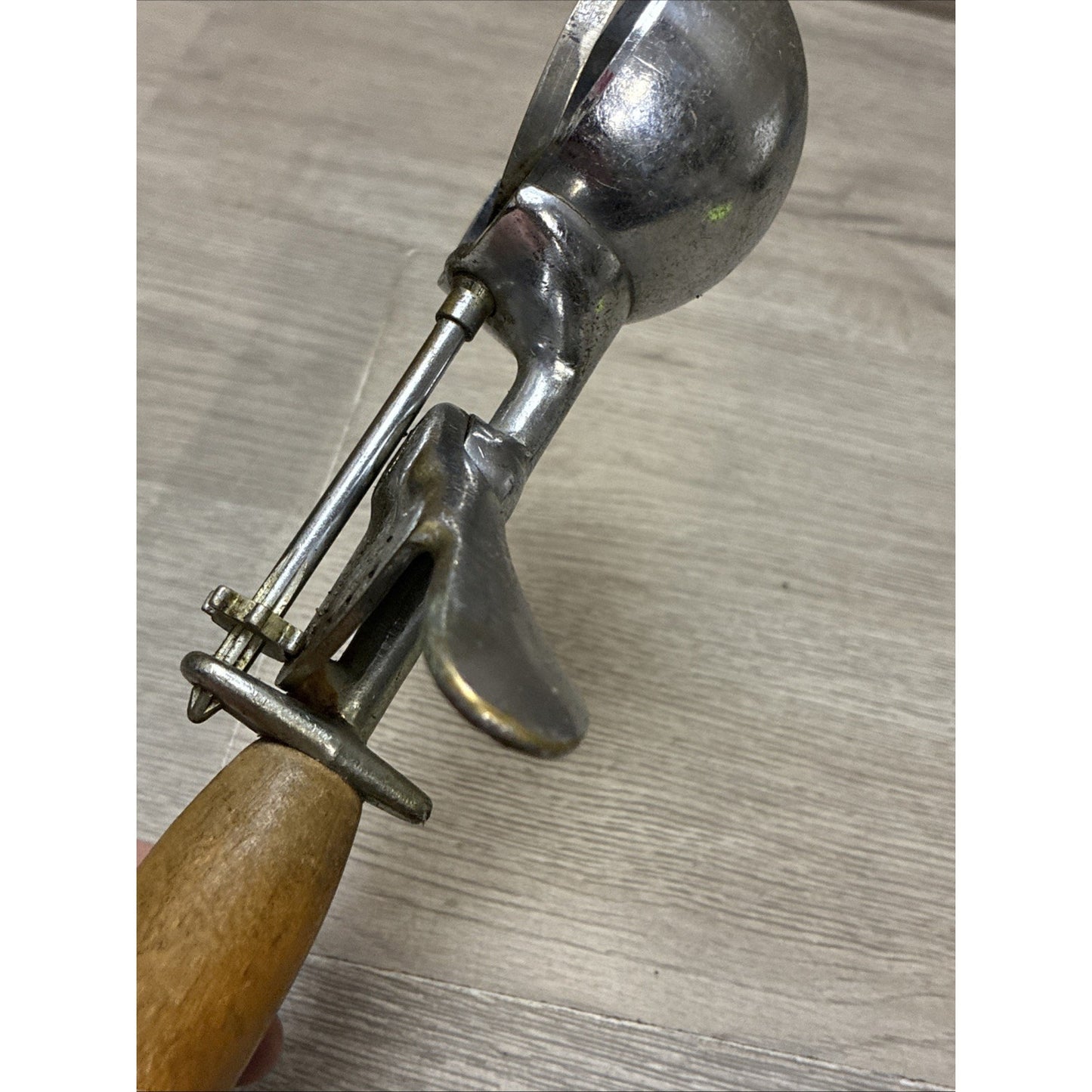 VINTAGE HAMILTON BEACH MODEL 40 ICE CREAM SCOOP