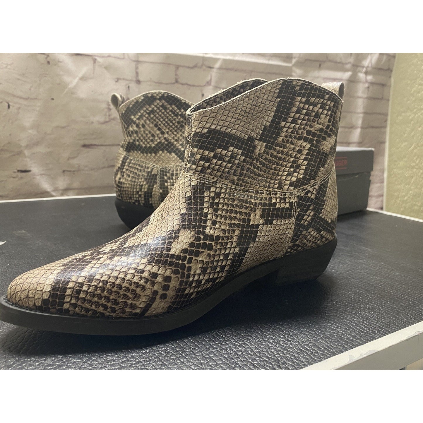 Kelsi Dagger Fantasy Snake Danice 8M Womens Boots