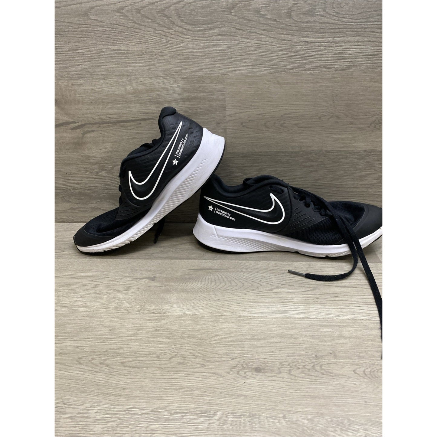 Nike Black Star Runner Black and White Running Shoes 4Y