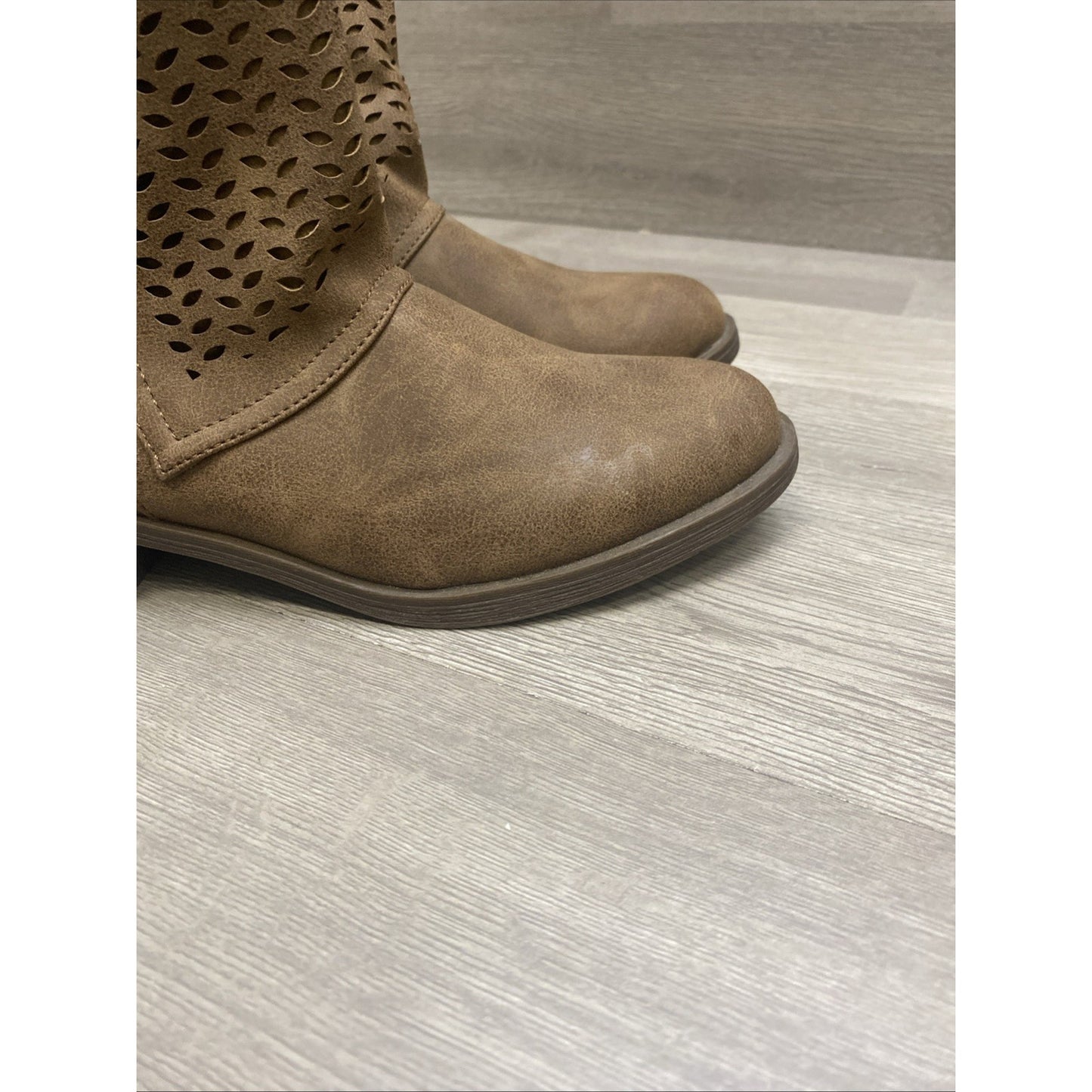 Blowfish Booties Size 7 Tan w Brown Straps & Side Zip Heels Comfort Souls