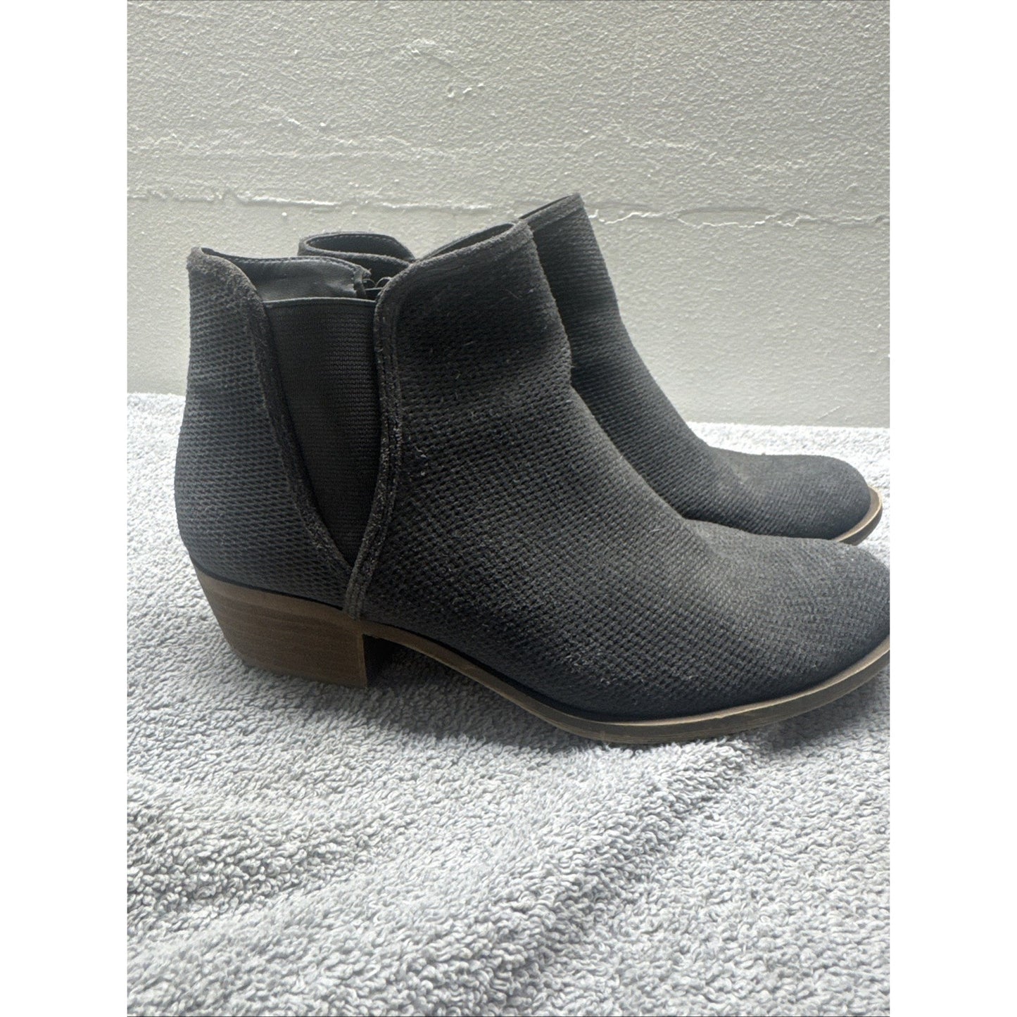 Kenzie Size 7.5 Grey Booties