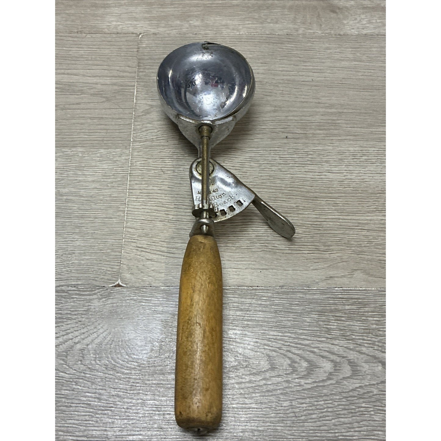VINTAGE HAMILTON BEACH MODEL 40 ICE CREAM SCOOP
